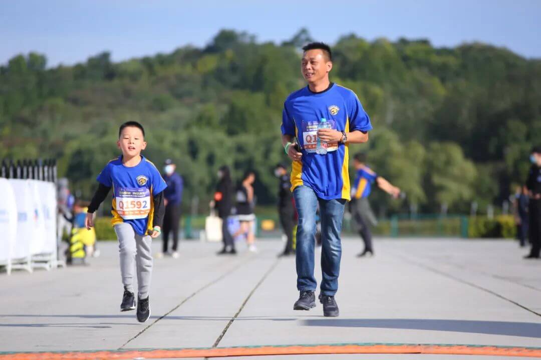 “科教领航 育见未来”——第三届中国教育半程马拉松赛成功举办！-黑板洞察
