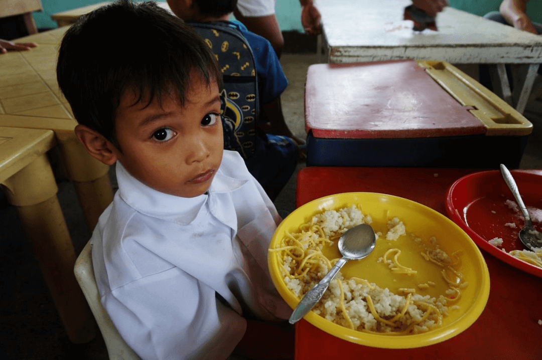 在吃饭这件事上，学校如何做到“食全食美”？-黑板洞察