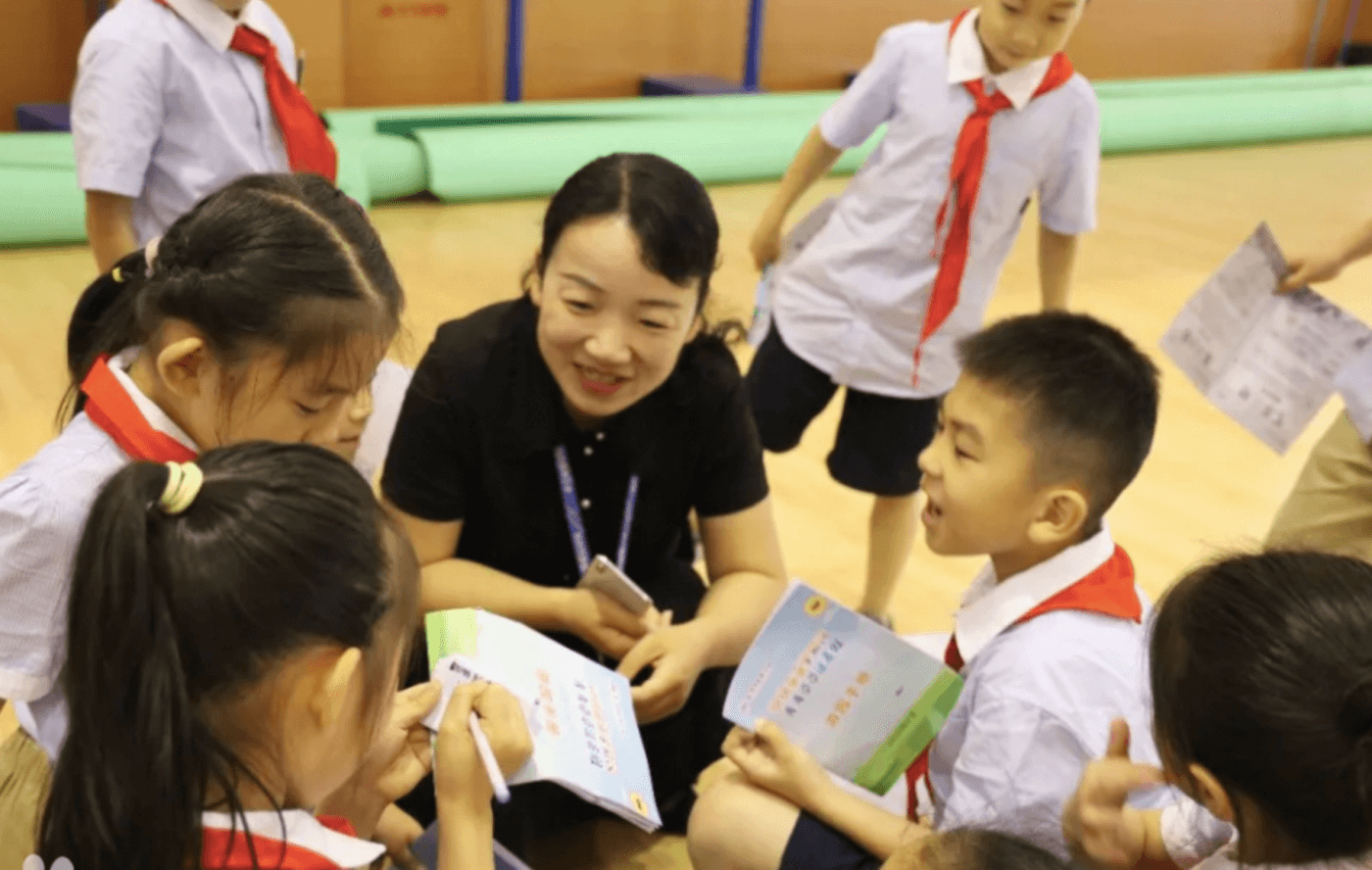 建校7年,屡获示范校荣誉,这所年轻小学成了同行眼中的“数字化老师傅”-黑板洞察