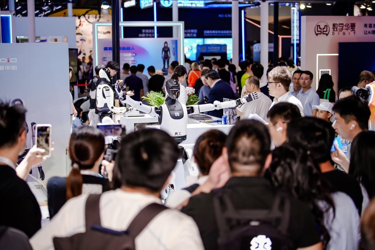 一群人正在听演讲

AI 生成的内容可能不正确。