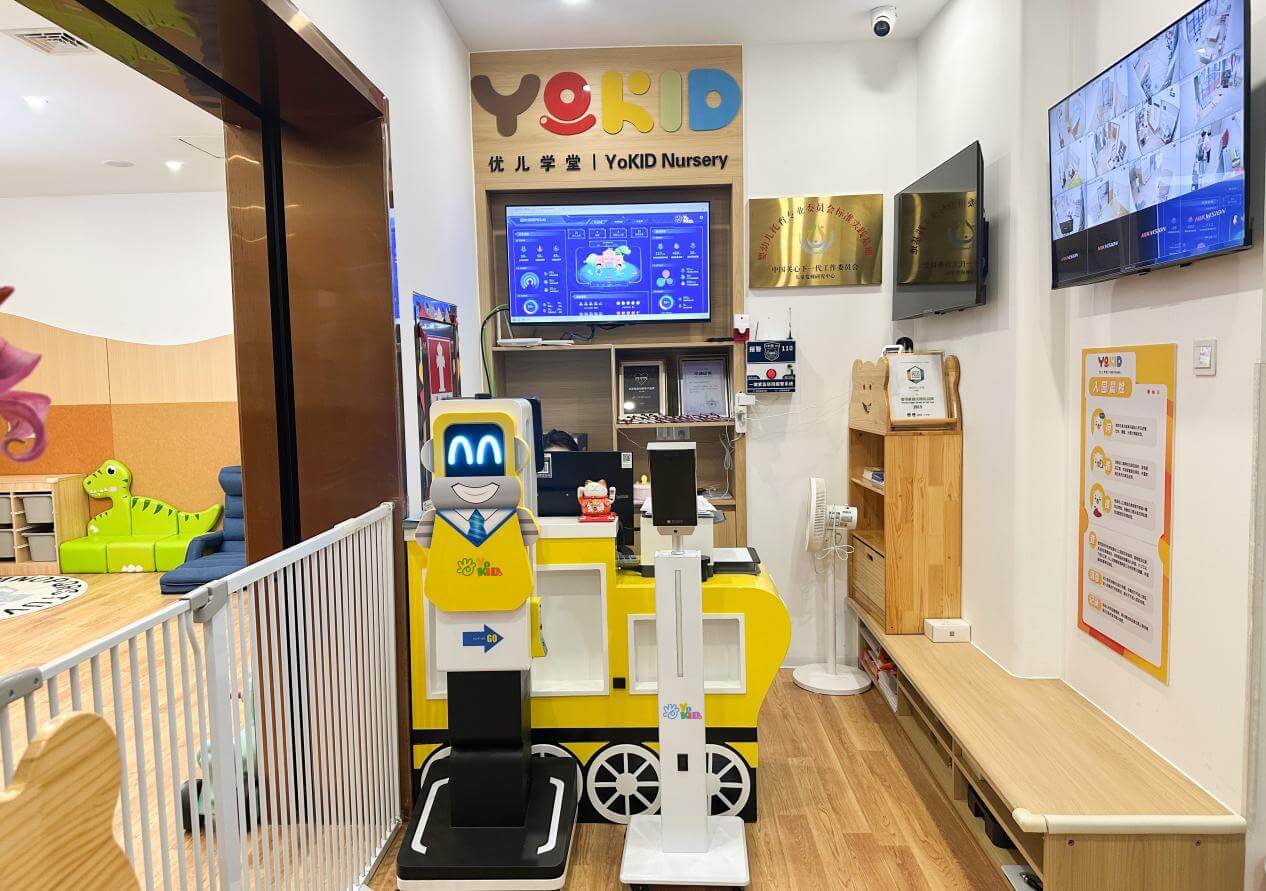 AI 重塑育儿新生态：从“安全守护”到“心智解读”科技新图景-黑板洞察