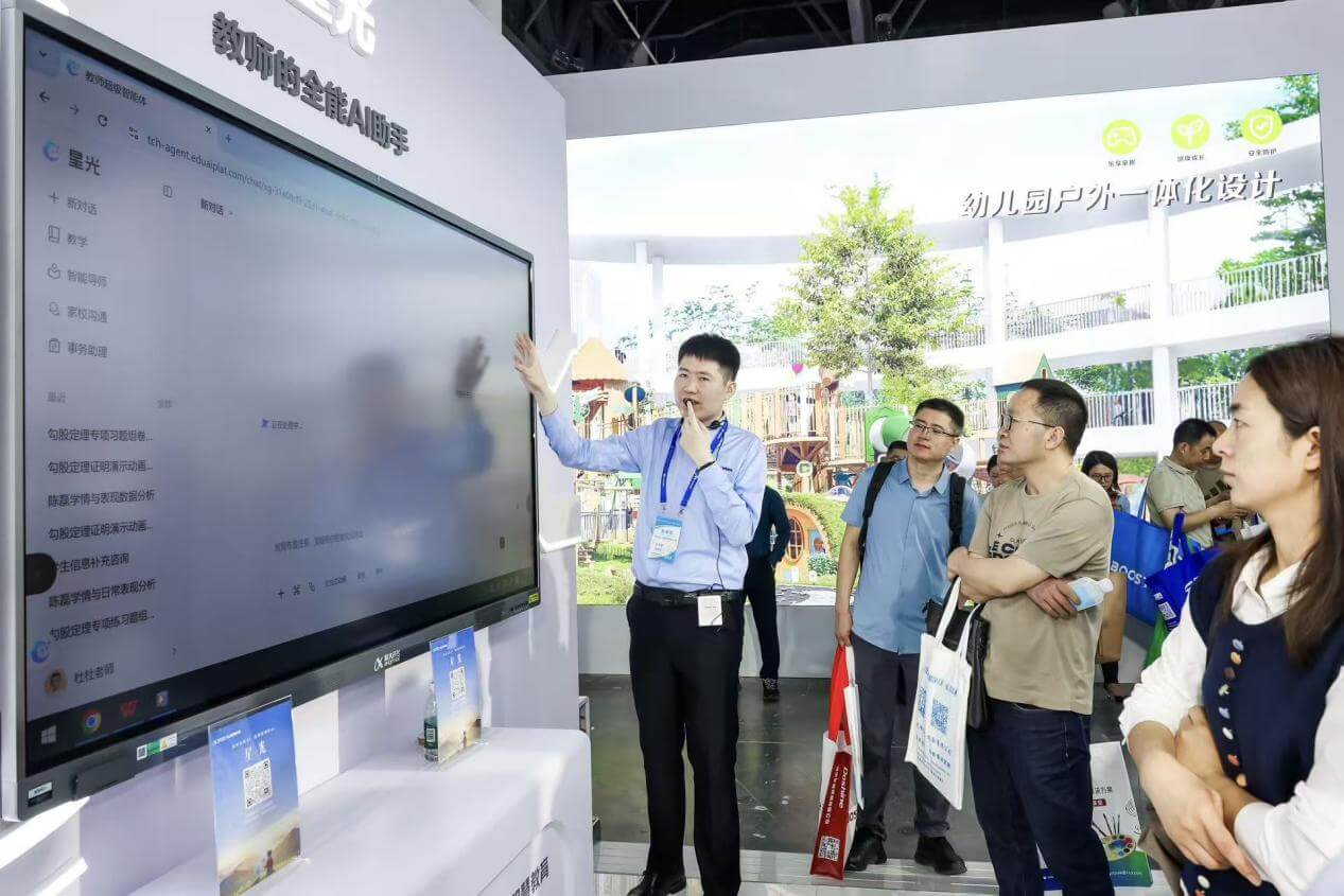教育智能体赛道升级 “星光”登场：教师AI迈入教学原生新阶段-黑板洞察