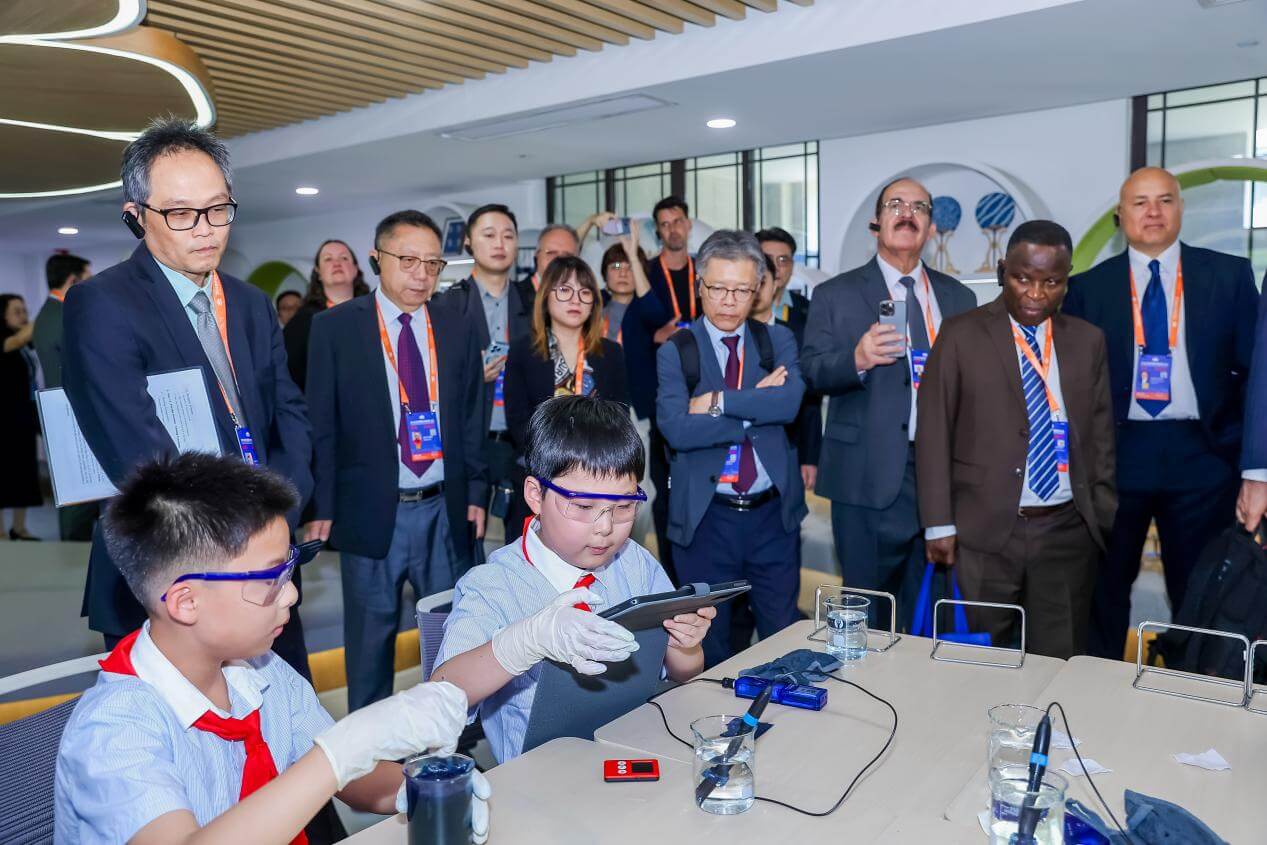 全成果亮相，全维度发声！解码科大讯飞世界数字教育大会答卷-黑板洞察