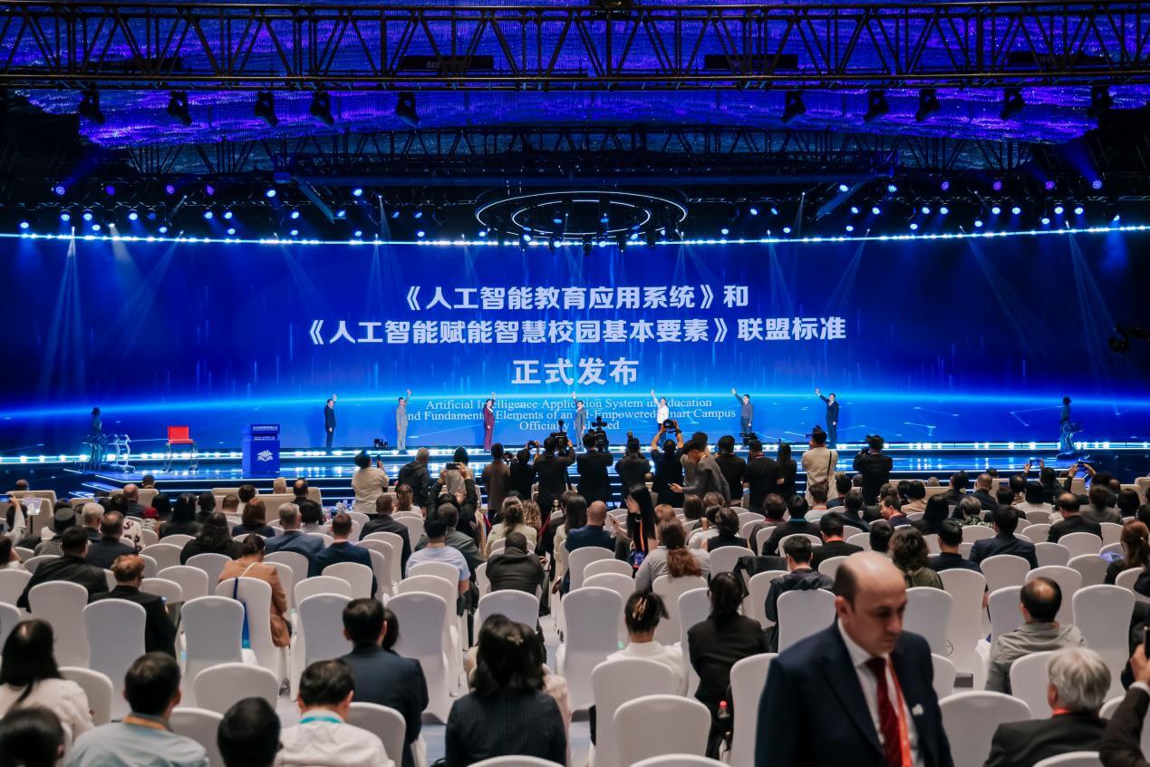 全成果亮相，全维度发声！解码科大讯飞世界数字教育大会答卷-黑板洞察