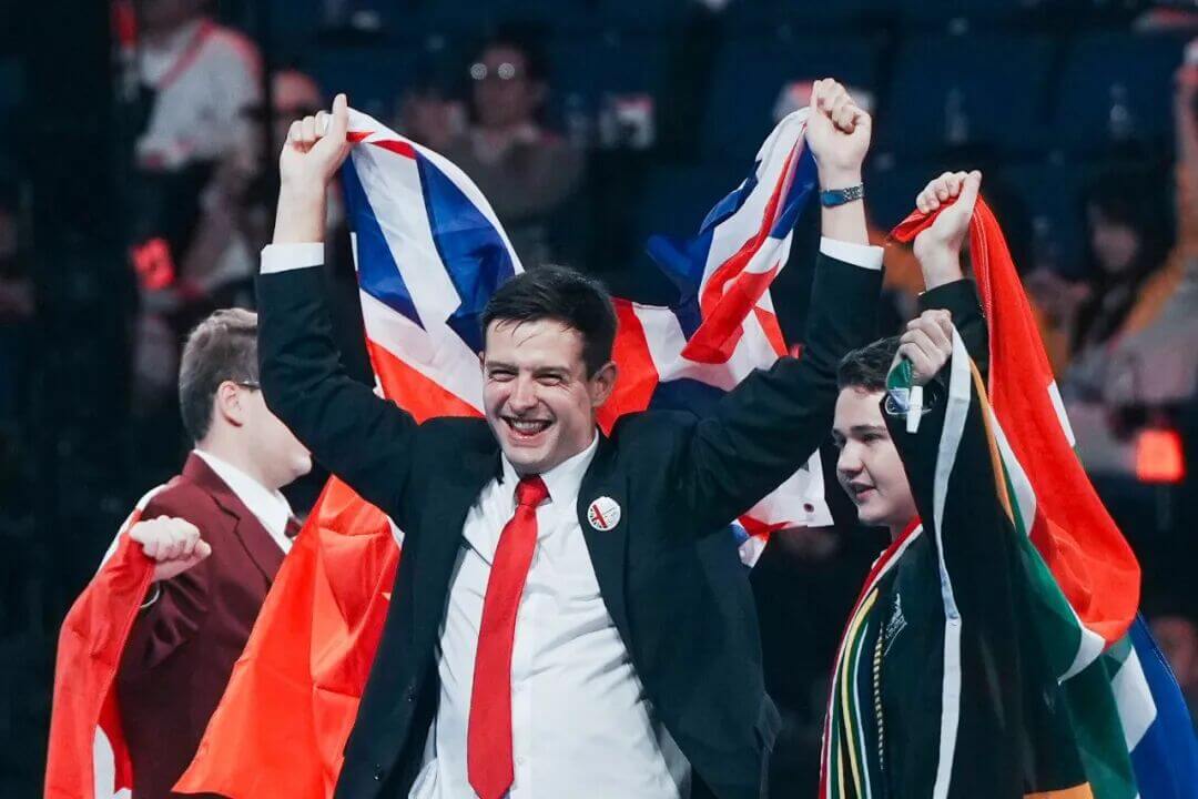 安全帽与学位帽并重：英国技能体系如何支持中国企业出海？-黑板洞察