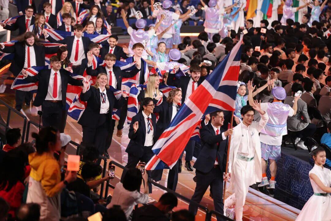 安全帽与学位帽并重：英国技能体系如何支持中国企业出海？-黑板洞察