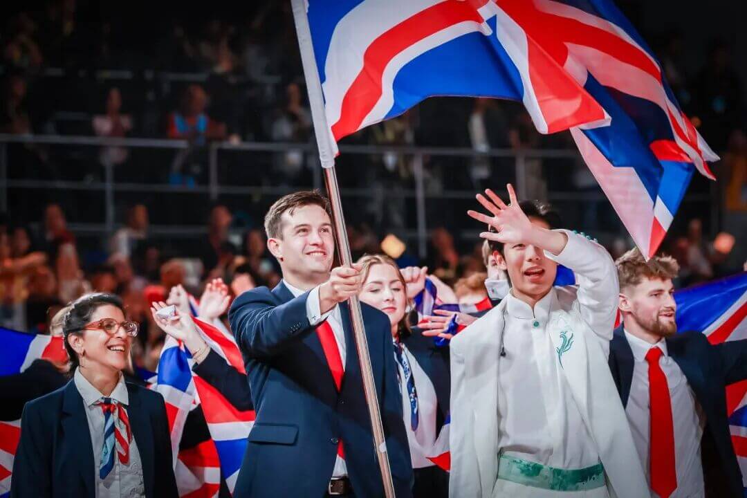安全帽与学位帽并重：英国技能体系如何支持中国企业出海？-黑板洞察