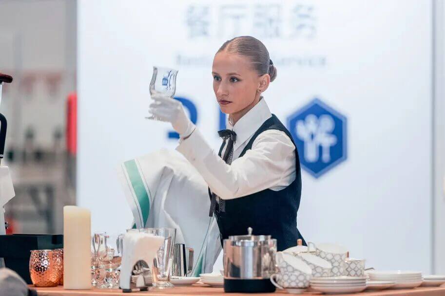 安全帽与学位帽并重：英国技能体系如何支持中国企业出海？-黑板洞察