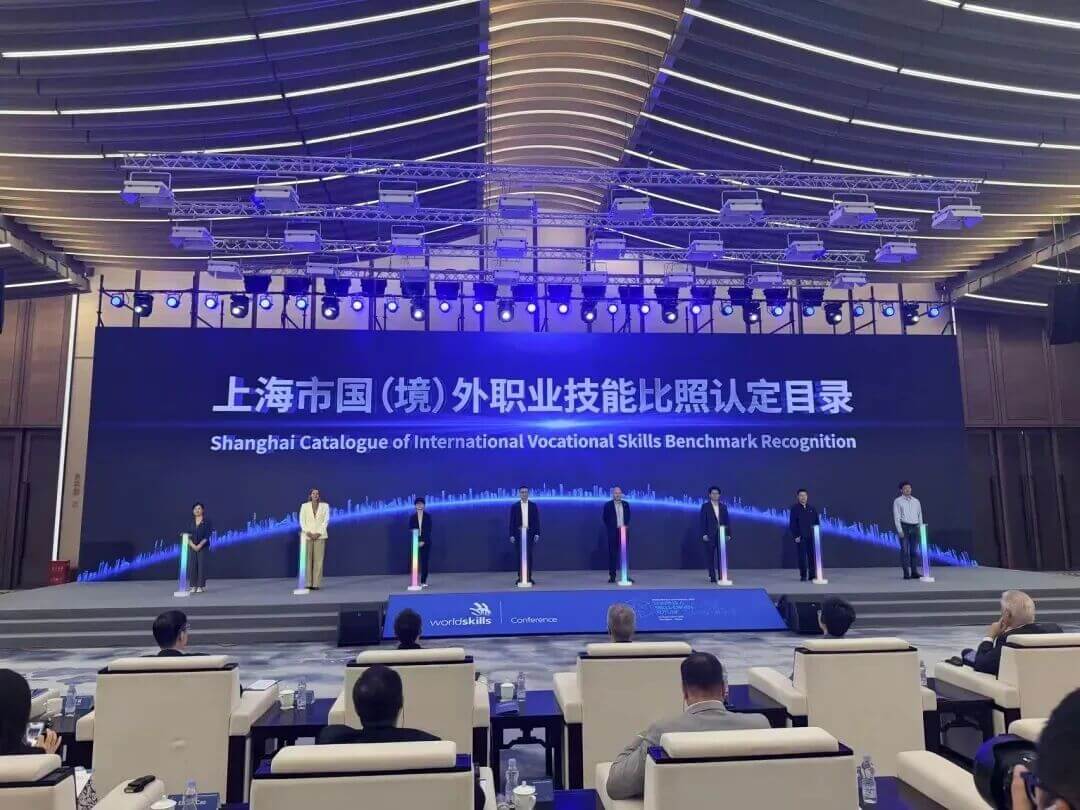 安全帽与学位帽并重：英国技能体系如何支持中国企业出海？-黑板洞察